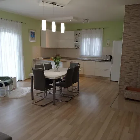 Marija Kuca Za Odmor * Grude